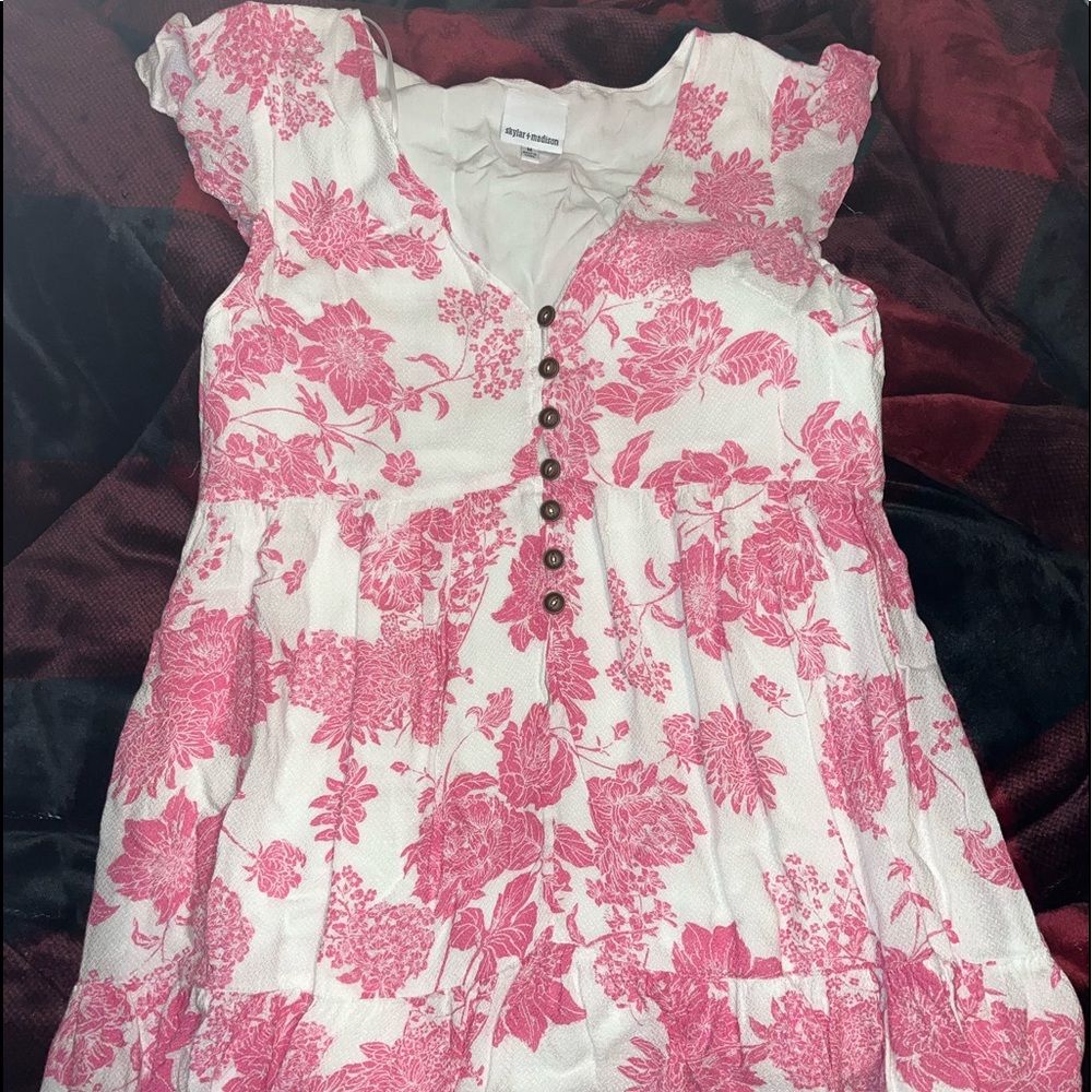 Very cute flowy dress